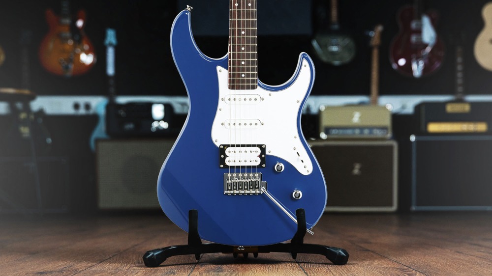 Yamaha Pacifica 112V Review - An Amazing Yamaha Guitar | GuitarSquid